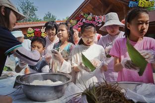 布克：输球是我们这些领袖们的责任 我们在场上必须全神贯注